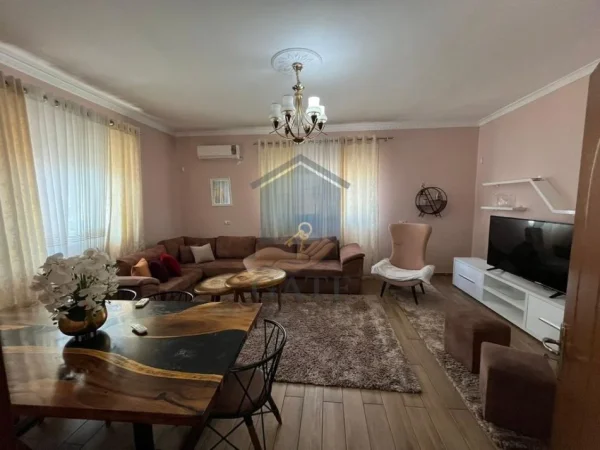 Durres, jepet me qera apartament 2+1+Ballkon Kati 2, 95 m² 450 € 