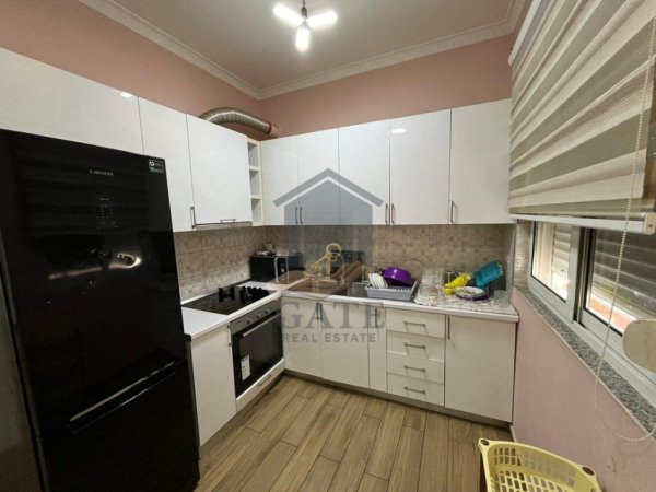 Durres, jepet me qera apartament 2+1+Ballkon Kati 2, 95 m² 450 € 