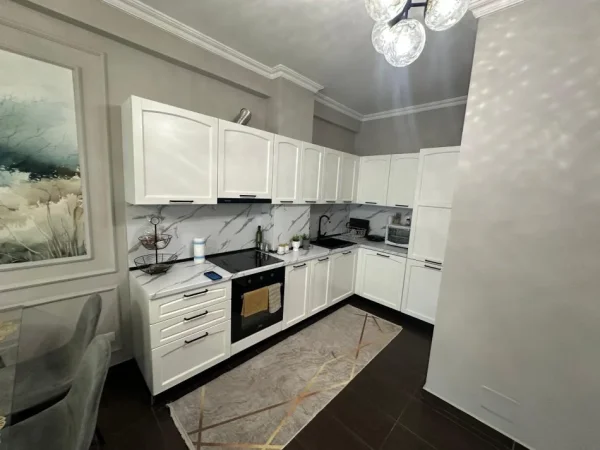 Tirane, jepet me qera 2+1 Kati 7, 1.000 € 