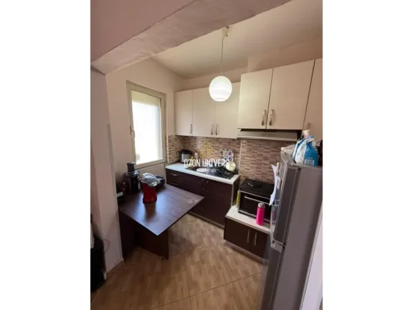 Tirane, shitet apartament 1+1+Ballkon Kati 4, 85.000 € (Apartament 1+1 me Ballkon në shitje, Laprakë)