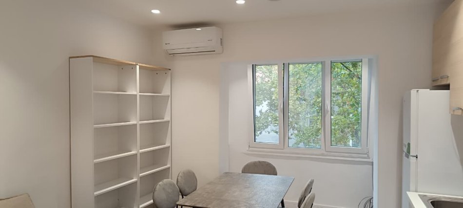 Tirane, jepet me qera apartament 1+1 Kati 4, 70 m² 580 € (MINE PEZA)