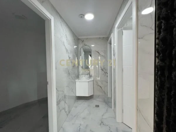 Tirane, jepet me qera ambjent biznesi Kati 0, 190 m² 1.200 € (Liqeni i Thate)