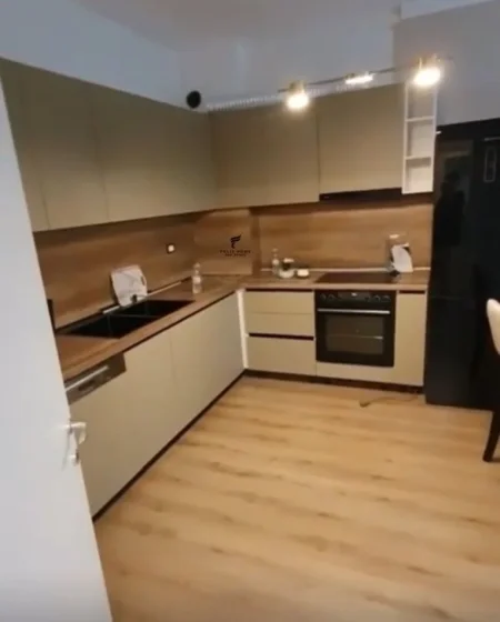 Tirane, jepet me qera apartament 2+1 Kati 4, 70 m² 650 € (ASTIR)