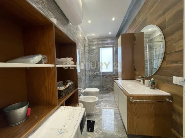 Tirane, jepet me qera apartament 3+1+Ballkon Kati 5, 119 m² 800 € (Tower Bridge 2)
