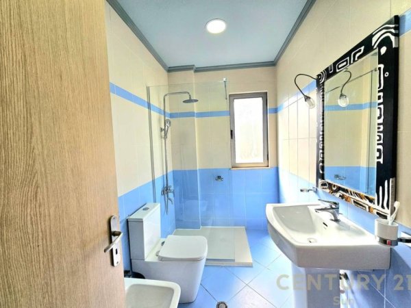 Tirane, jepet me qera apartament 2+1 Kati 4, 124 m² 550 € (Unaza e re)