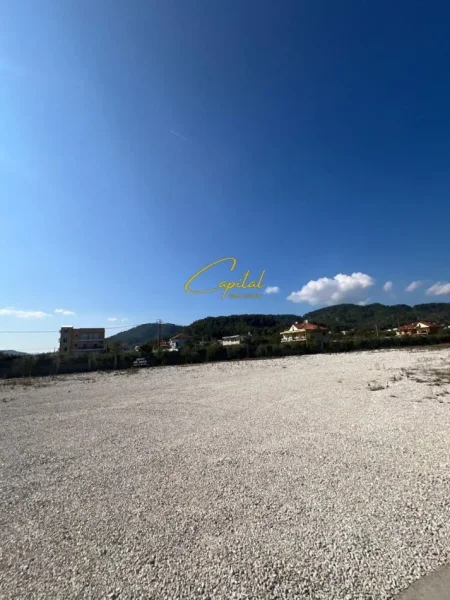 Tirane, shitet toke , 3.000 m² (PRUSH)