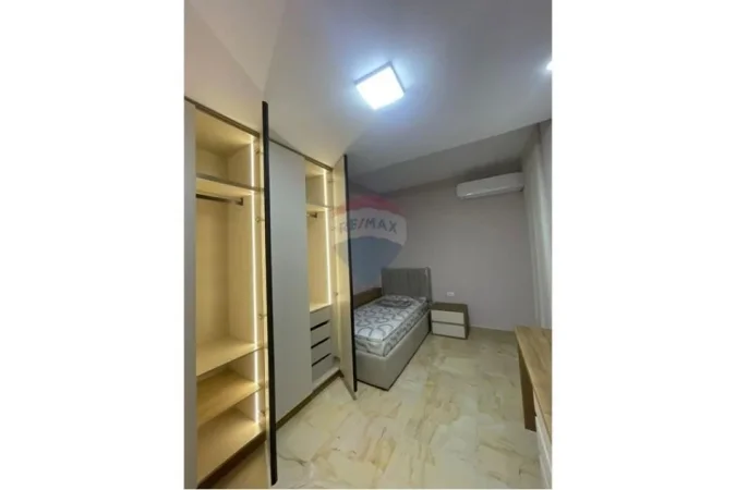 jepet me qera apartament duplex 3+1 Kati 3, 148 m² 900 € (Rruga Bamir Topi, Tiranë)
