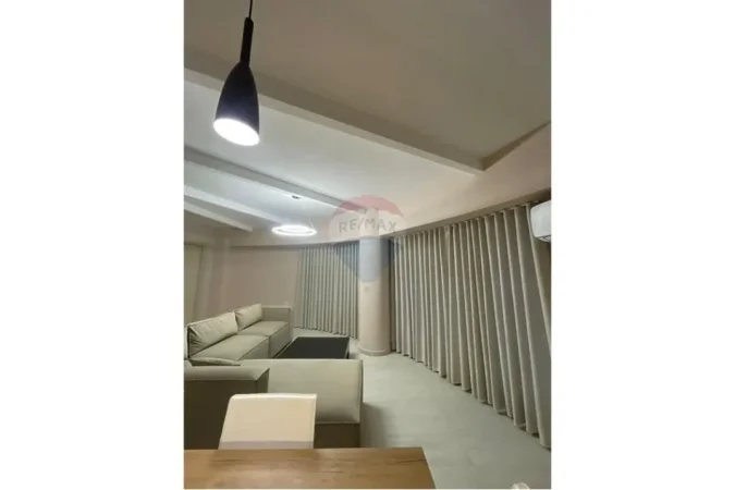 jepet me qera apartament duplex 3+1 Kati 3, 148 m² 900 € (Rruga Bamir Topi, Tiranë)