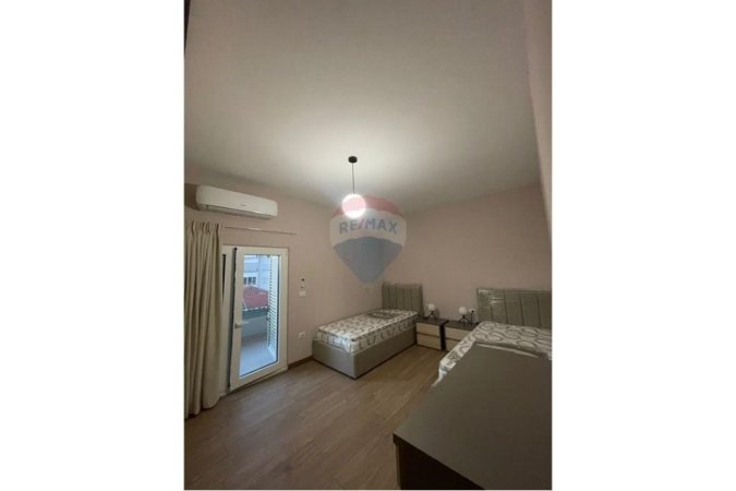 jepet me qera apartament duplex 3+1 Kati 3, 148 m² 900 € (Rruga Bamir Topi, Tiranë)