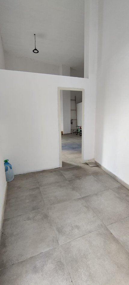Tirane, jepet me qera dyqan Kati 0, 50 m² 600 € (rruga e barrikadave)