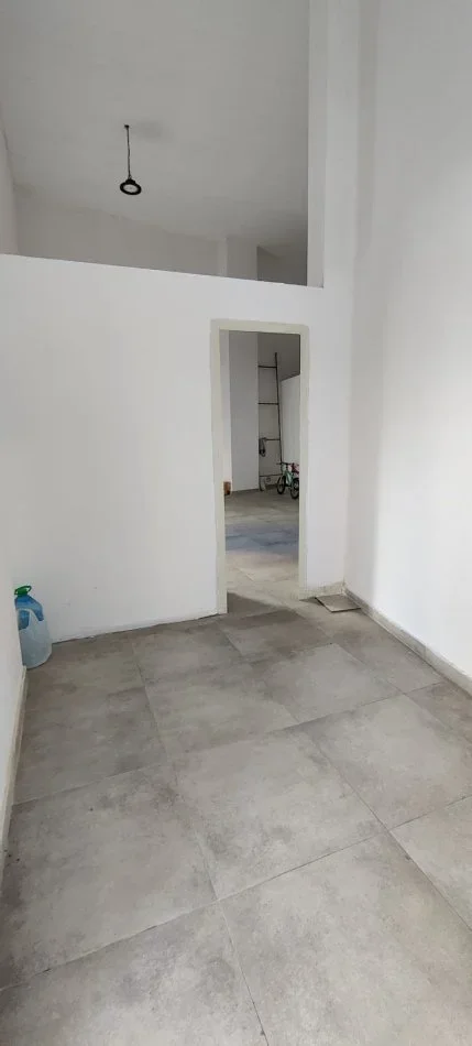 Tirane, jepet me qera dyqan Kati 0, 50 m² 600 € (rruga e barrikadave)