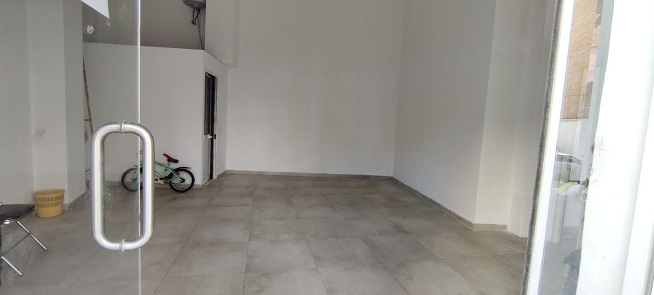 Tirane, jepet me qera dyqan Kati 0, 50 m² 600 € (rruga e barrikadave)