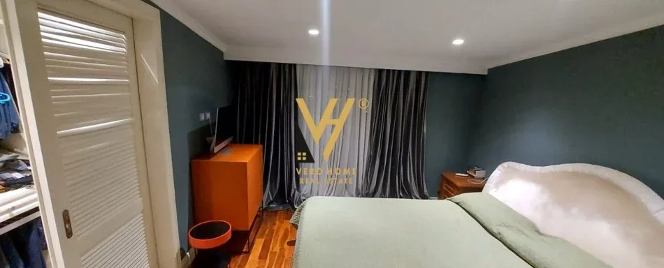 Tirane, shitet apartament 3+1+Ballkon Kati 12, 230 m² 620.000 € (QENDER)