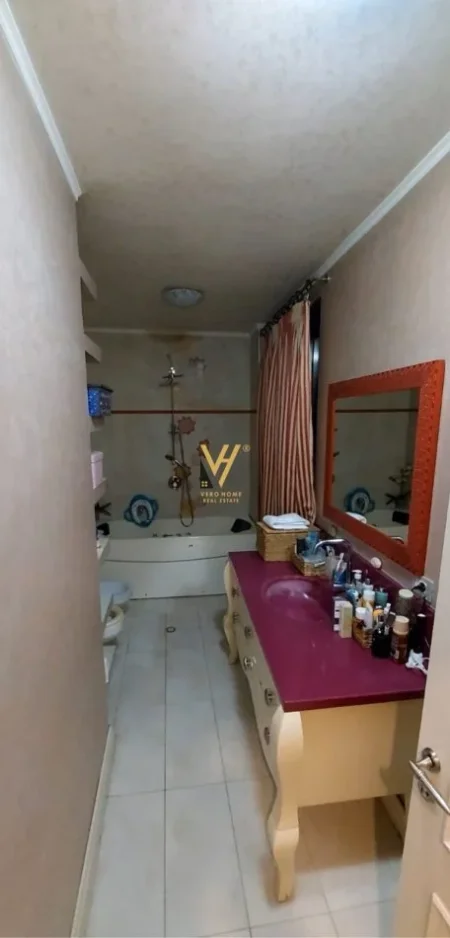 Tirane, shitet apartament 3+1+Ballkon Kati 12, 230 m² 620.000 € (QENDER)