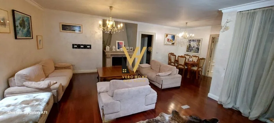 Tirane, shitet apartament 3+1+Ballkon Kati 12, 230 m² 620.000 € (QENDER)