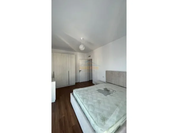 Tirane, jepet me qera apartament 1+1 Kati 8, 50 m² 600 € (shkolla e kuqe tirane)