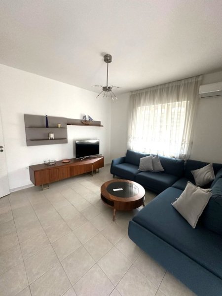 Jepet me Qira Apartament 2+1 tek Pazari i Ri afer Qendres , Kati 3, 90 m² 700 €URO