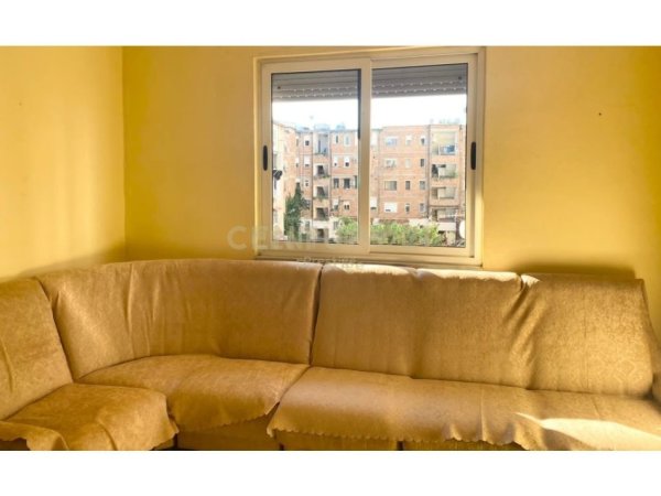 Tirane, jepet me qera apartament 1+1 Kati 3, 60 m² 420 € (Ali Demi)