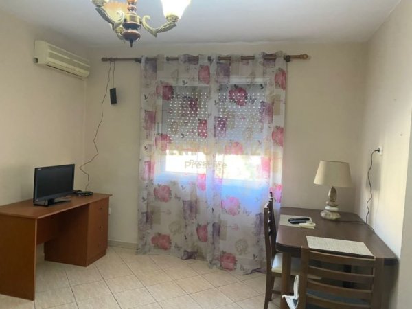 Tirane, jepet me qera apartament 1+1 Kati 3, 60 m² 420 € (Ali Demi)
