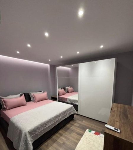 Tirane, jepet me qera apartament 1+1+Ballkon Kati 1, 60 m² 800 € (Bulevardi Zogu i Pare)