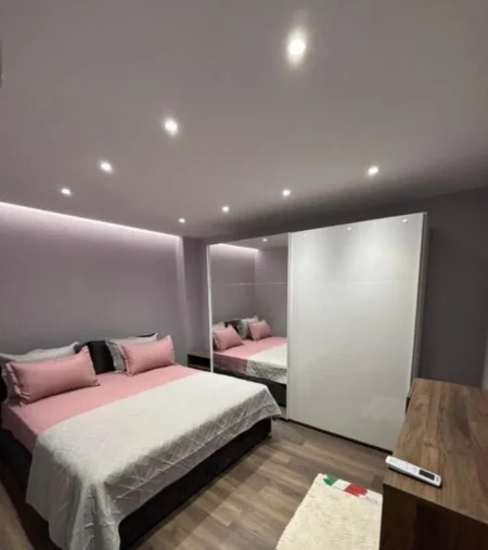 Tirane, jepet me qera apartament 1+1+Ballkon Kati 1, 60 m² 800 € (Bulevardi Zogu i Pare)