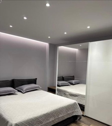 Tirane, jepet me qera apartament 1+1+Ballkon Kati 1, 60 m² 800 € (Bulevardi Zogu i Pare)