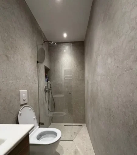 Tirane, jepet me qera apartament 1+1+Ballkon Kati 1, 60 m² 800 € (Bulevardi Zogu i Pare)