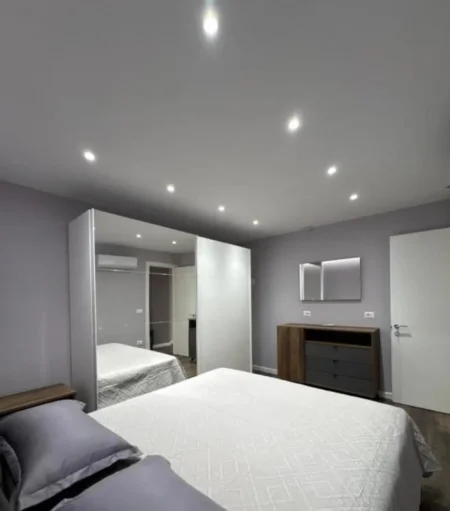 Tirane, jepet me qera apartament 1+1+Ballkon Kati 1, 60 m² 800 € (Bulevardi Zogu i Pare)