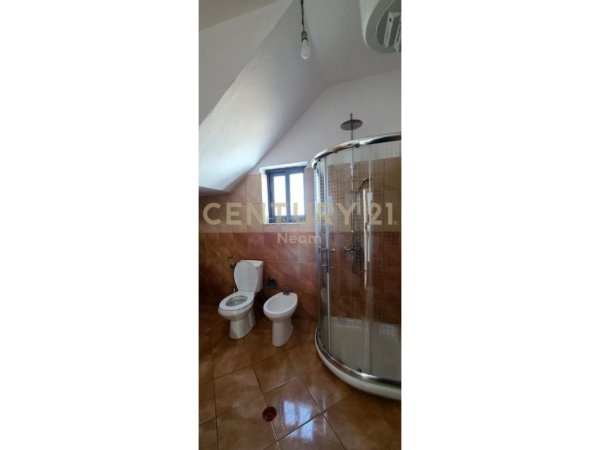 Tirane, jepet me qera shtepi 2+1+Aneks+Ballkon Kati 2, 227 m² 650 € (Rr. Jordan Misja)