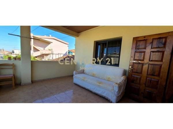 Tirane, jepet me qera shtepi 2+1+Aneks+Ballkon Kati 2, 227 m² 650 € (Rr. Jordan Misja)