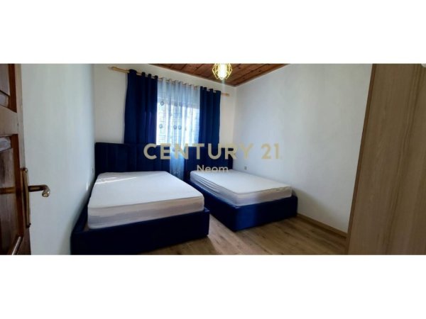 Tirane, jepet me qera shtepi 2+1+Aneks+Ballkon Kati 2, 227 m² 650 € (Rr. Jordan Misja)