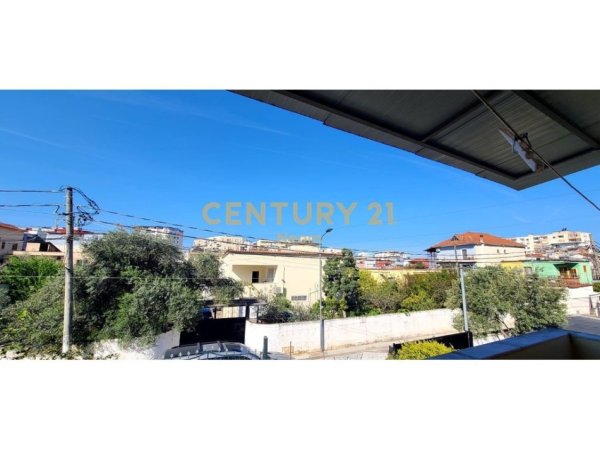 Tirane, jepet me qera shtepi 2+1+Aneks+Ballkon Kati 2, 227 m² 650 € (Rr. Jordan Misja)