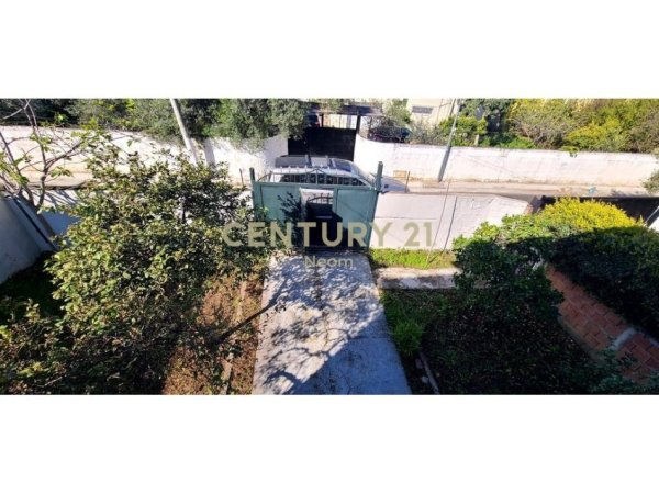 Tirane, jepet me qera shtepi 2+1+Aneks+Ballkon Kati 2, 227 m² 650 € (Rr. Jordan Misja)