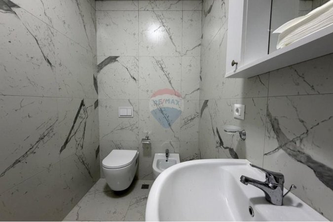 Tirane, jepet me qera apartament Kati 1, 100 m² 1.200 € (prane shkolles Arben Broci)