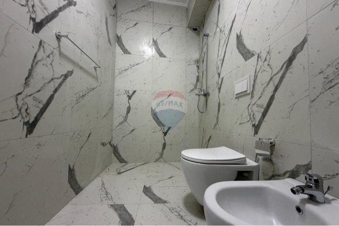 Tirane, jepet me qera apartament Kati 1, 100 m² 1.200 € (prane shkolles Arben Broci)