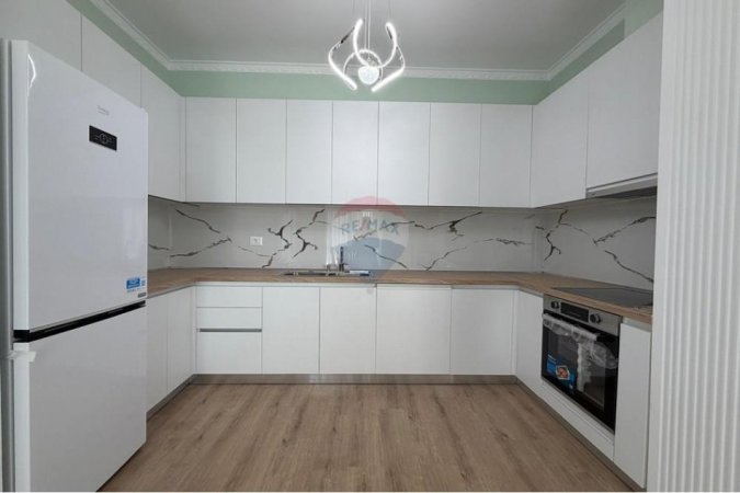 Tirane, jepet me qera apartament Kati 1, 100 m² 1.200 € (prane shkolles Arben Broci)