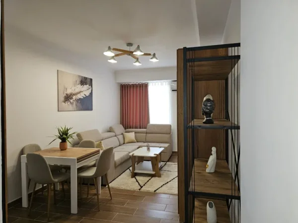 Tirane, jepet me qera apartament 1+1+Aneks+Ballkon Kati 1, 65 m² 600 € (Inxhineria e Ndertimit)