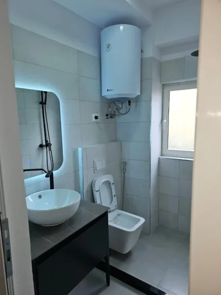 Tirane, jepet me qera apartament 1+1+Aneks+Ballkon Kati 1, 65 m² 600 € (Inxhineria e Ndertimit)