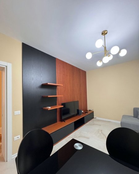 Tirane, jepet me qera apartament 1+1 Kati 1, 145 m² 1.100 € (SAUK)