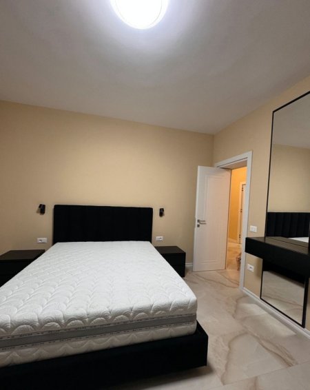 Tirane, jepet me qera apartament 1+1 Kati 1, 145 m² 1.100 € (SAUK)