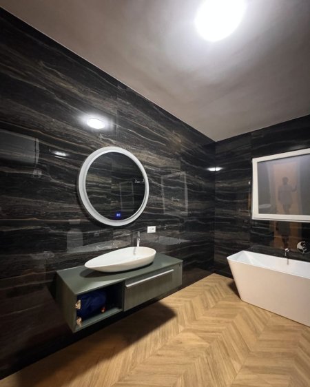 Tirane, jepet me qera apartament 1+1 Kati 1, 145 m² 1.100 € (SAUK)