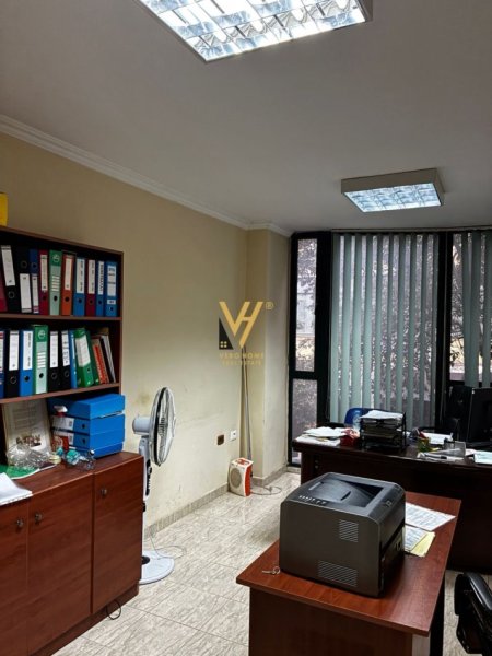 Tirane, jepet me qera zyre Kati 0, 30 m² 400 € (21 DHJETORI)