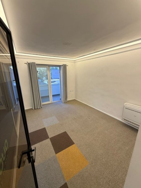 Tirane, jepet me qera zyre , 130 m² 1.500 € (Zogu i Zi)