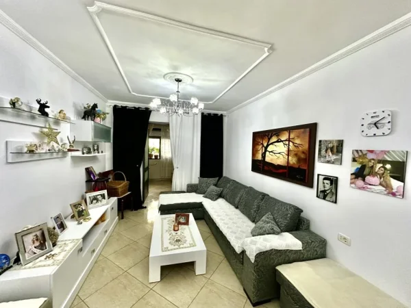 Elbasan, shitet apartament 2+1+Ballkon Kati 3, 81 m² 80.000 € (Rruga Qemal stafa)