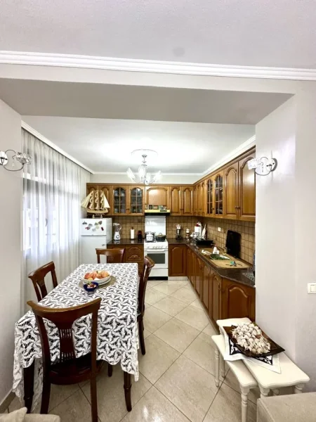 Elbasan, shitet apartament 2+1+Ballkon Kati 3, 81 m² 80.000 € (Rruga Qemal stafa)