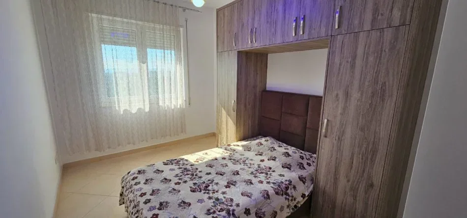 Tirane, jepet me qera apartament 3+1+Ballkon Kati 7, 118 m² 600 € (SPITALI NENE TEREZA)