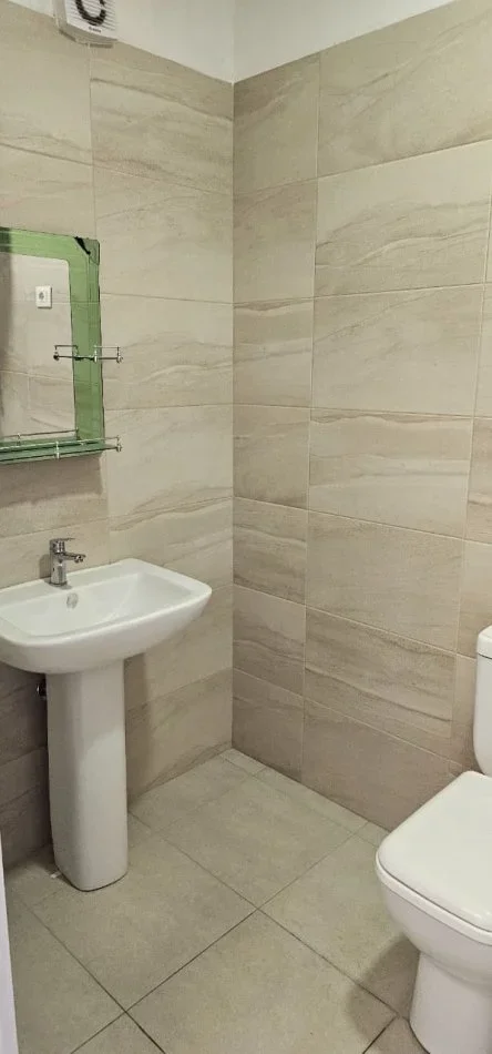 Tirane, jepet me qera apartament 3+1 Kati 7, 120 m² 600 € (Spitali Nënë Tereza)