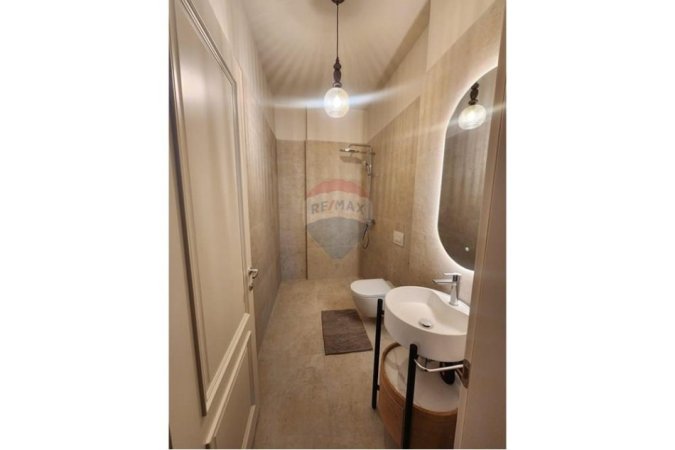 Tirane, jepet me qera apartament 2+1 , 124 m² 1.600 € (Rruga e Kosovarëve, Tiranë)