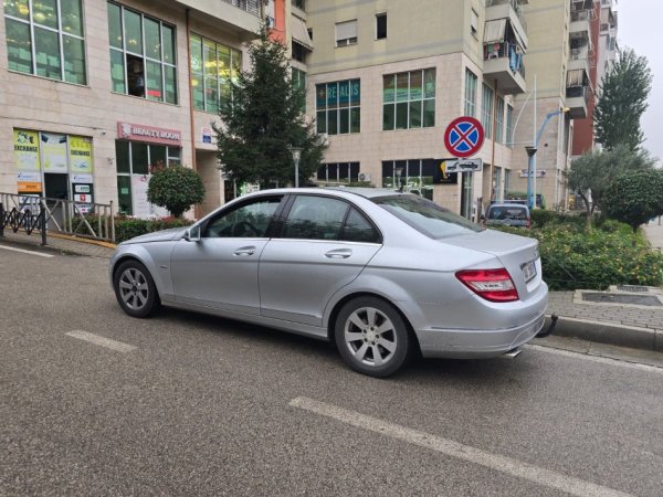Tirane, shes makine OKAZIONNNN MERCEDES BENZ C-CLASS C-220 Nafte, gri metalizato automatik Klima 276.089 km