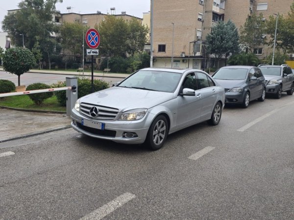 Tirane, shes makine OKAZIONNNN MERCEDES BENZ C-CLASS C-220 Nafte, gri metalizato automatik Klima 276.089 km